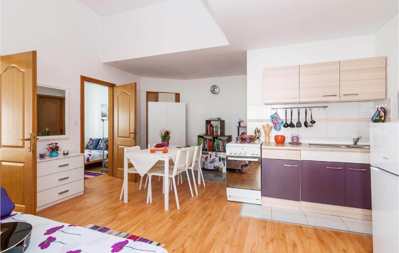 Nice Apartment In Vinjerac With Kitchen Luaran gambar